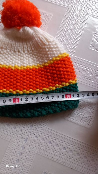 Предлагам красиви плетени детски шапки