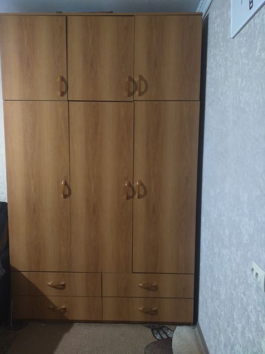 Шифоньер трёх створчатый