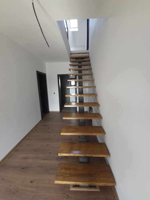 Casa de vanzare Slatioara ( la 2 pasi)