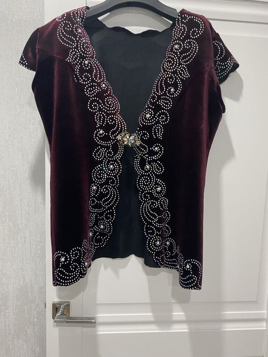 Продам платье костюмы