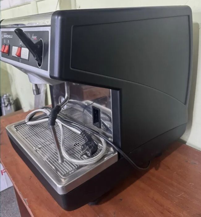 Продам кофемашину Simonelli