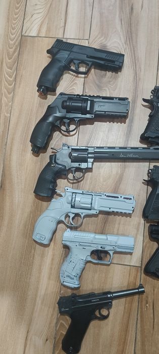 Еърсофт пистолети разпродажба на колекция.