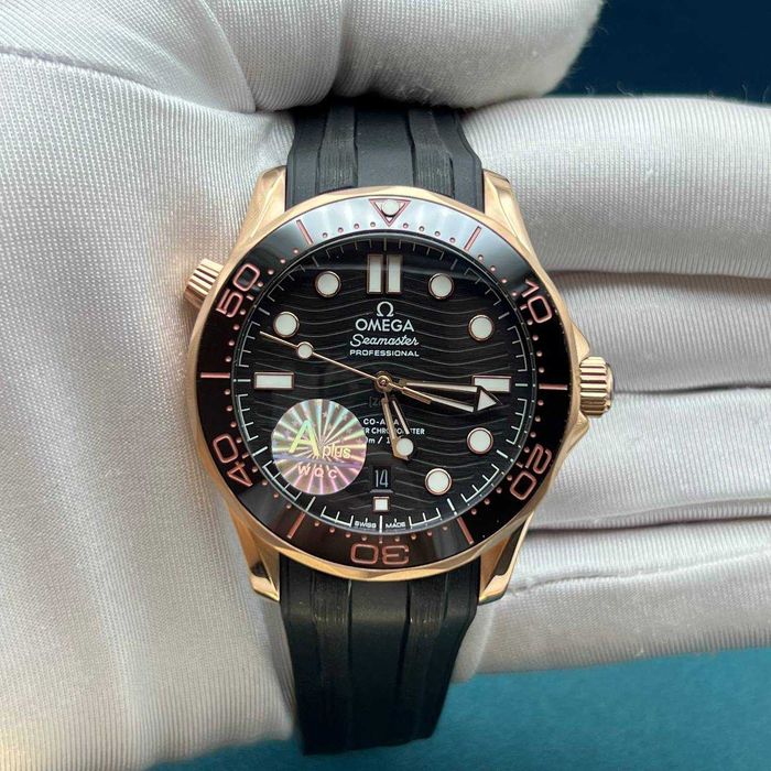 omega seamaster diver 300m черно/златисто