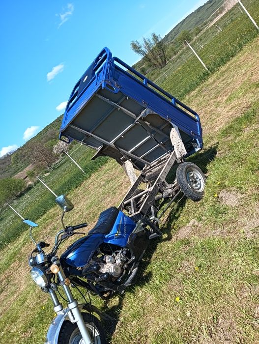 Triciclu pe benzina vând sau schimb cu ATV