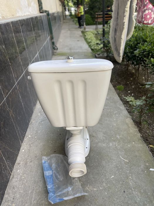 Продам унитаз в хорошом состаяние