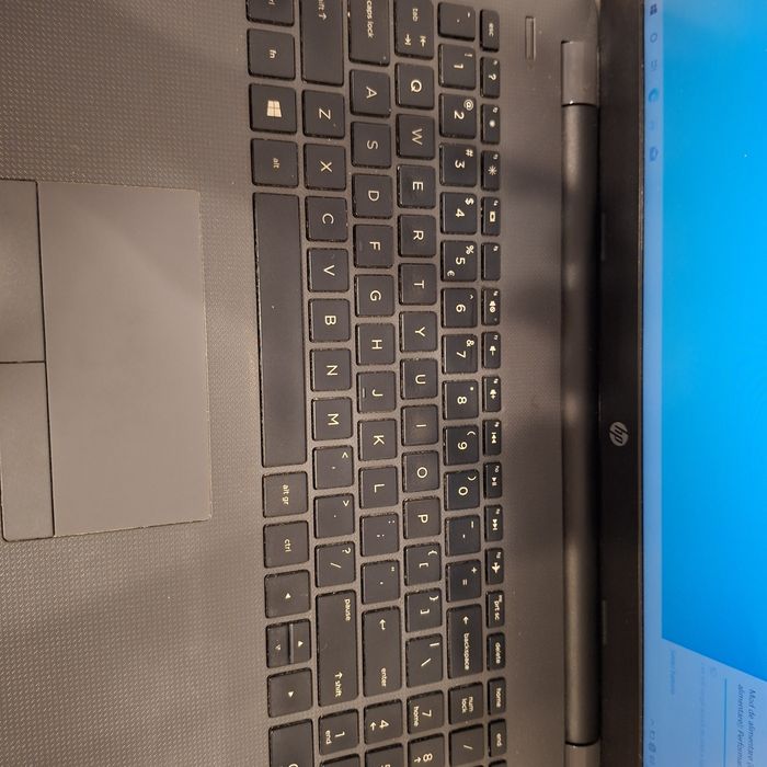 Laptop HP 250 G6, i3 6006U  cu Ssd  256 GB memorie 8gb DDR4