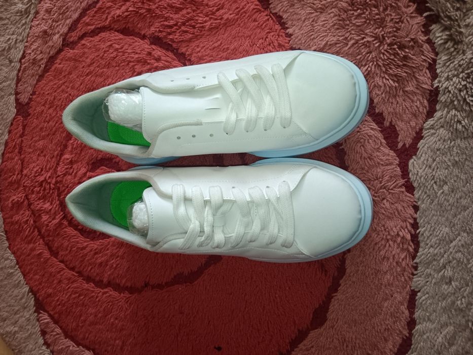 Маратонки(чисто-нови)