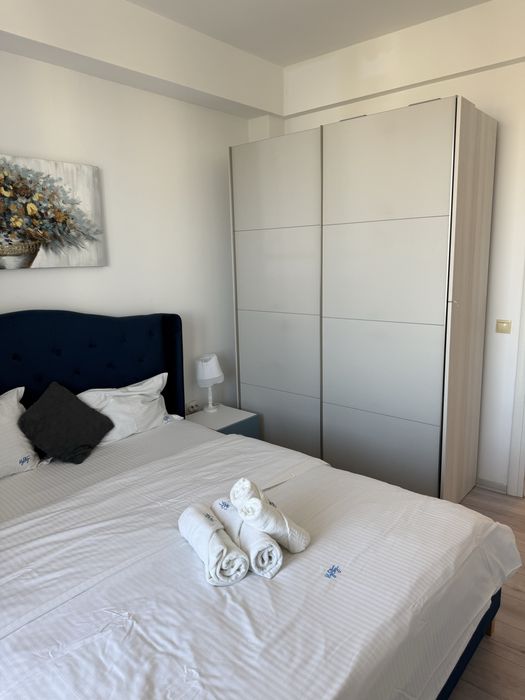 Inchiriez ap 3 cam Summerland vedere frontal mare,In fata cluburilor,Apartamentul are 90 mp, doua dormitoare cu doua bai, bucatarie , living generos.