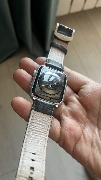 Продам Apple Watch 8, 45mm, silver