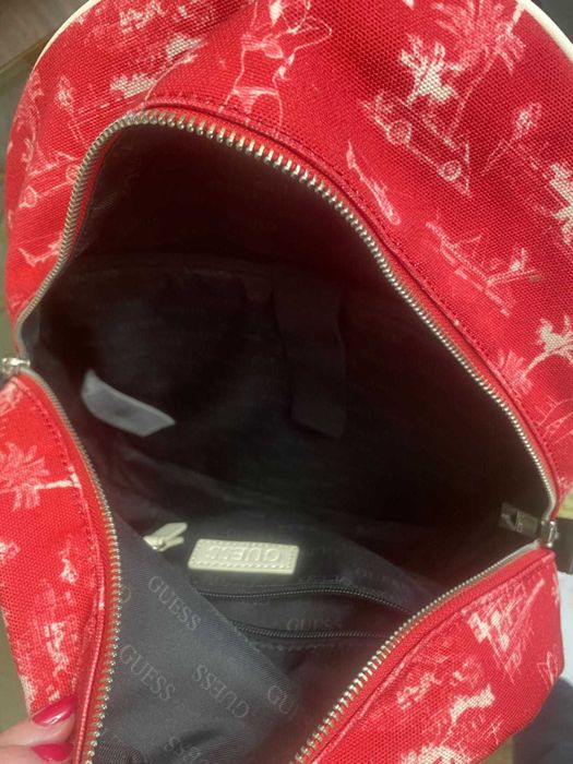 Rucsac roșu Guess （Stare la mâna a doua: 90%）