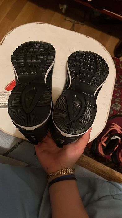 Vând adidași barbati noi