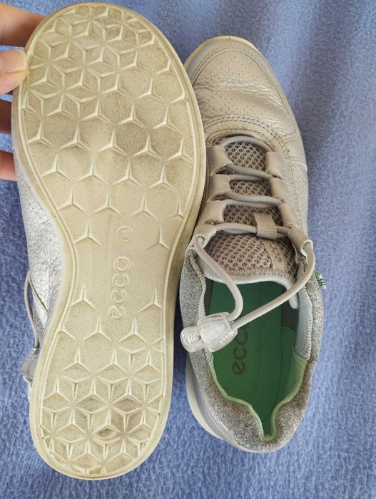 Skechers и ecco  номер 36.
