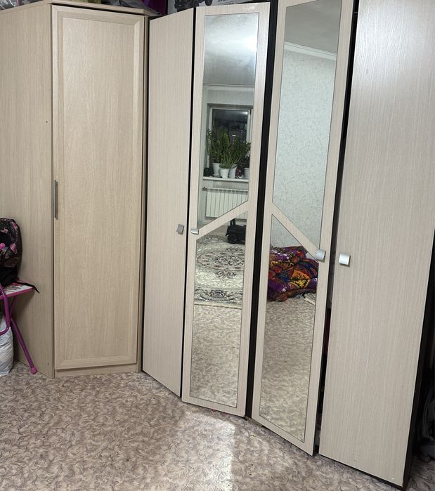 Продам б/у 2 -шкафа угловой и отделтный шкаф за 60000 тысяч.