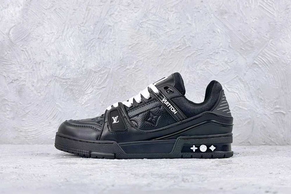 Louis Vuitton Trainers Black 43