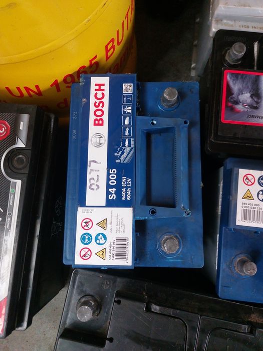 Baterie Baterii Acumulator Acumulatori Auto în stare foarte bună 60 Ah 12 V 65 Ah 12 V 75 Ah 12 V 80 Ah 12 V 95 Ah 12 V 110 Ah 12 V