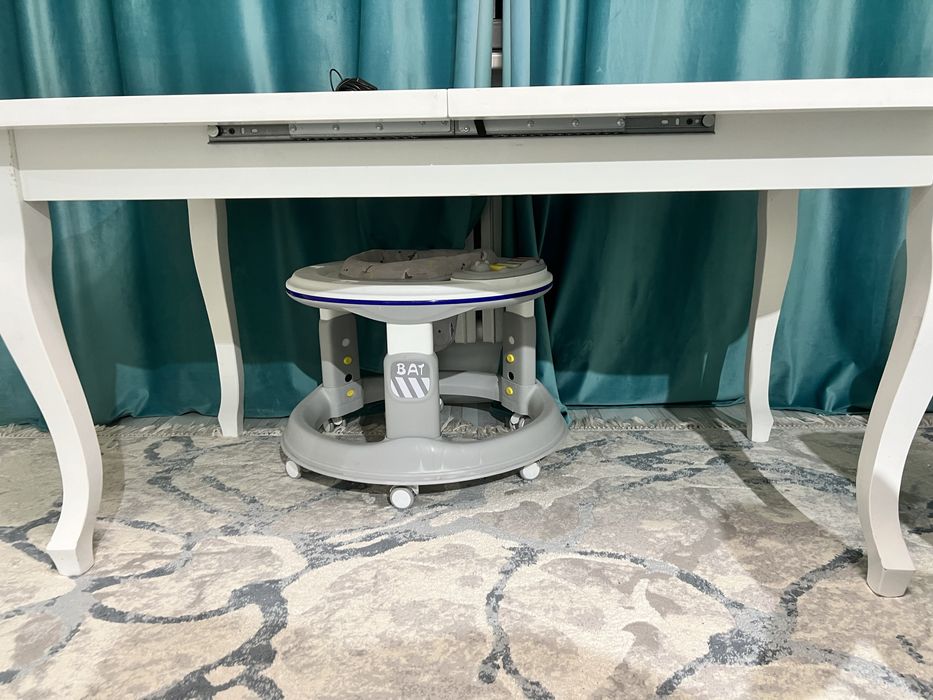 Стол для гостинной, кухни