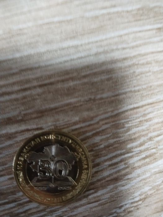 Продам манету новую 100 т