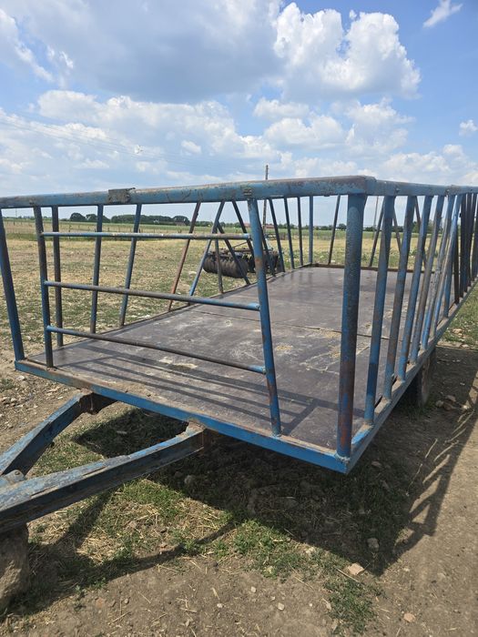 Vand remorca furajare animale 15 POSTURI