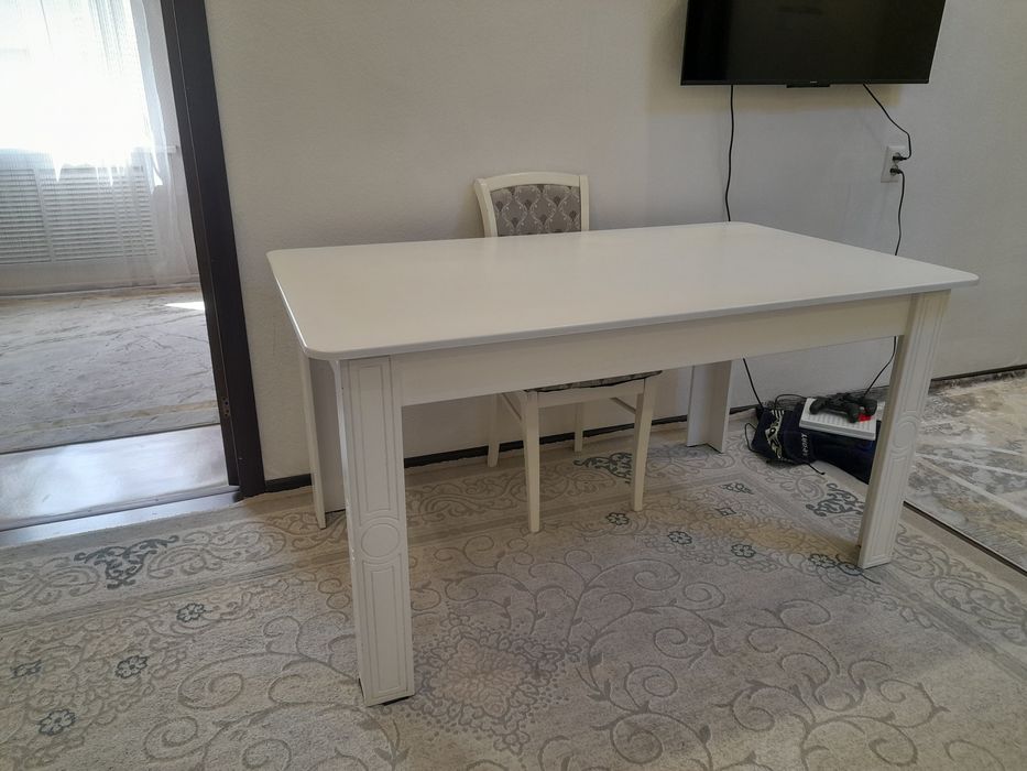 Продаётся  стол гостиной