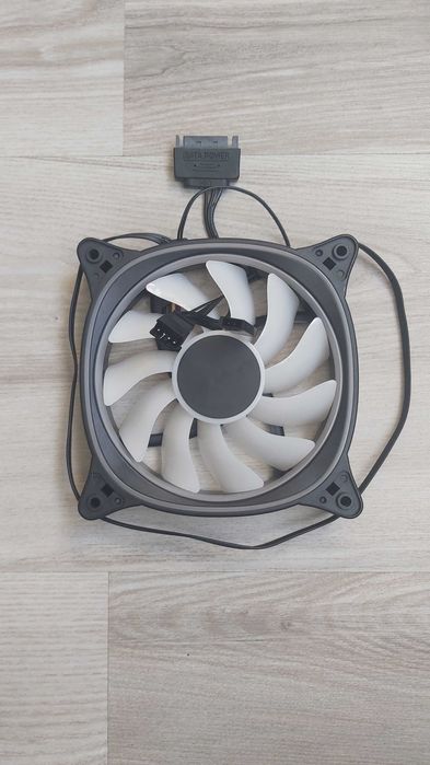 Vând ventilator 120mm