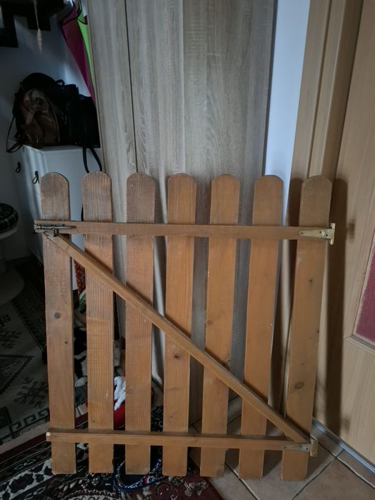 Vând portita lemn