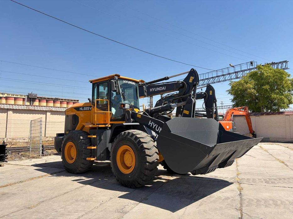 HYUNDAI Frontal yuklagich HL665V