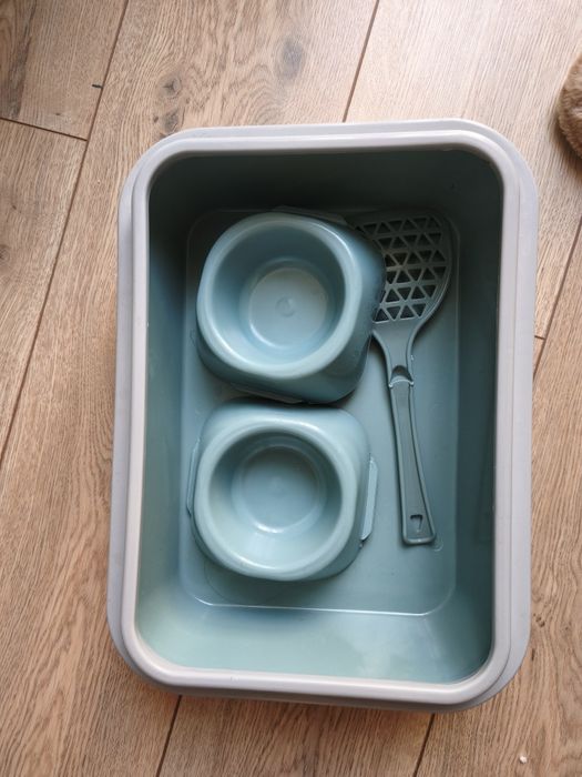 Продам лоток и миски