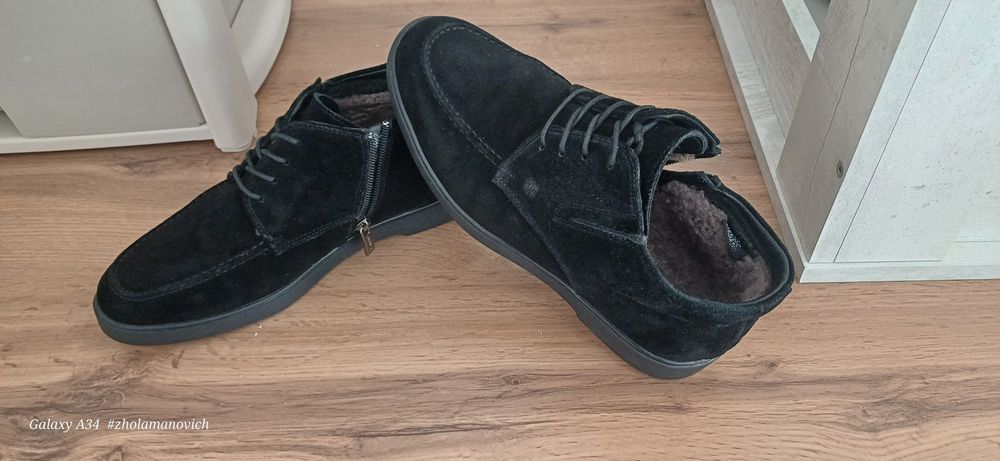 Замшевые ботинки