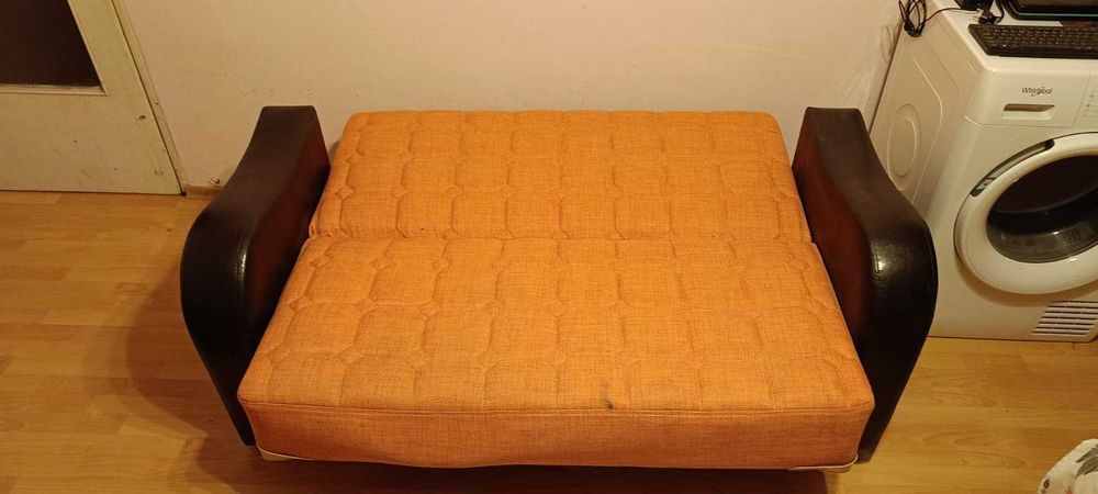 диван разтегателен тик так с място за багаж 2 табуретки и възглавнички