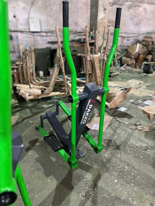 Уличный тренажер шагоход