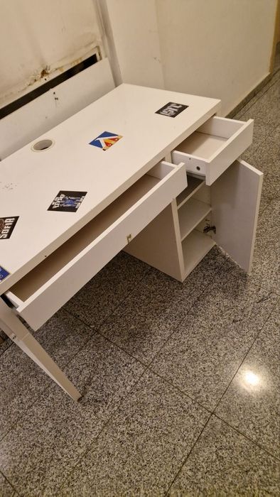 Малко детско бюро две чекмеджета+ включенa доставка