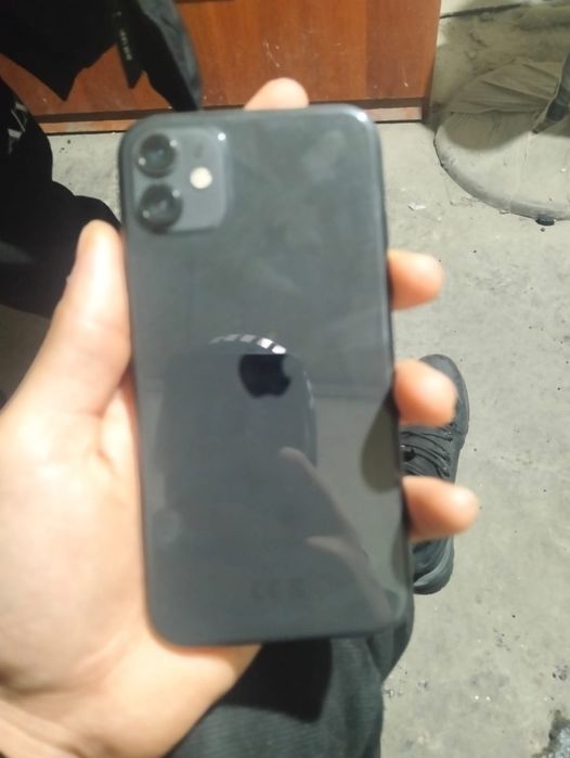 Продам айфон 11 все работает минус есть
