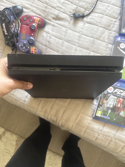 Playstation 4Slim