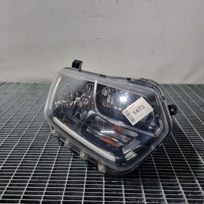 Far Dreapta Dacia Duster II 2018 - 2021 SUV 4 Usi (1473) Fara xenon