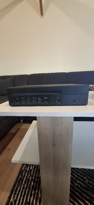 Конзолата Xbox се предлага с контролер и всички кабели.