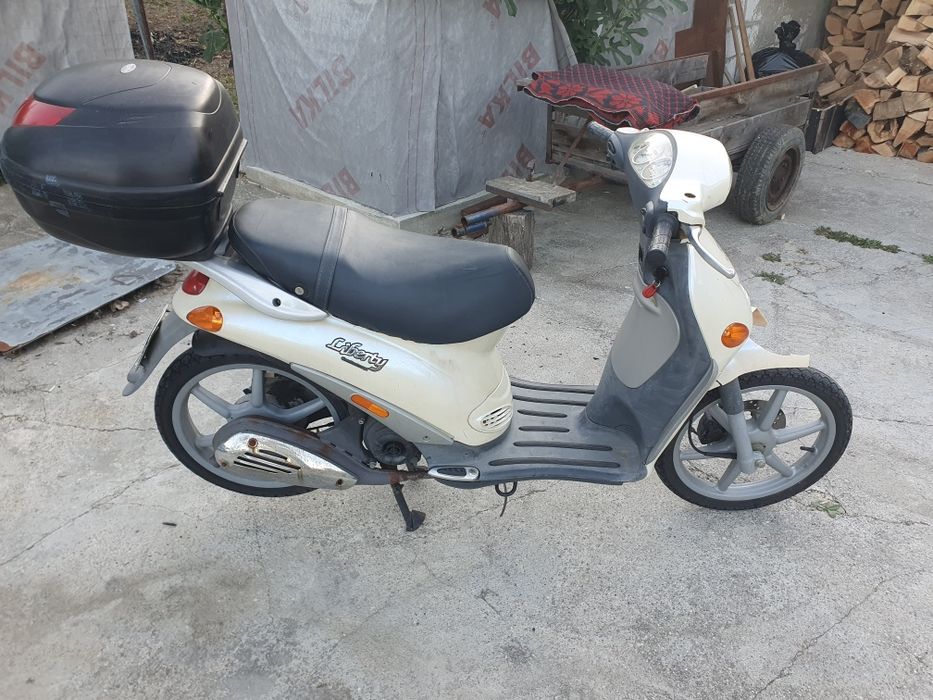 Vindem moto de 50 cm piagio liberti stare perfecta 4 timpi  acte de it
