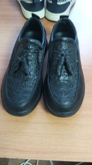 Продам ботинки и туфли на мальчика