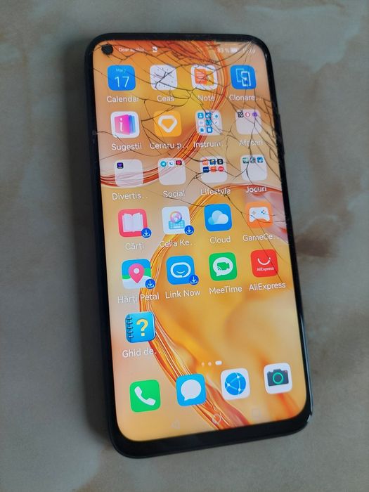 Vând Huawei P40 Lite cu sticla spartă dar funcțional //poze reale
