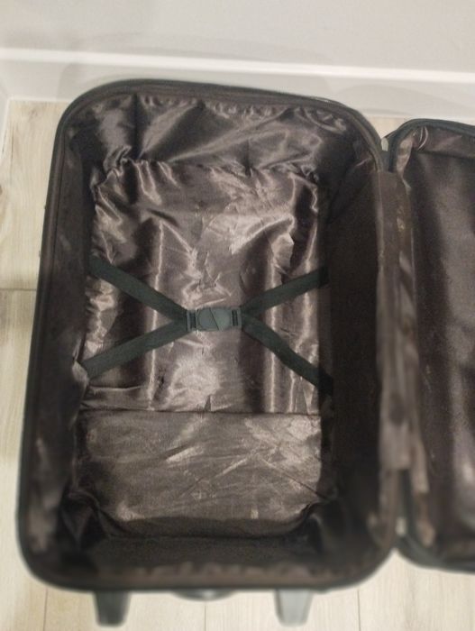 Продам дорожный чемодан