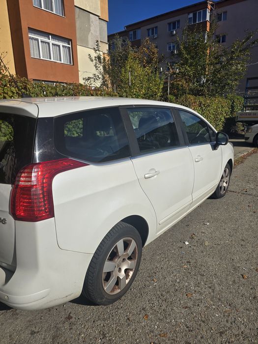 PEUGEOT 5008 2011 — imagine 3