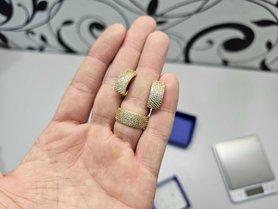 ПРОДАМ Комплект симпатичный: Cерёжки и кольцо Золото 585 Пробы 10.98Гр