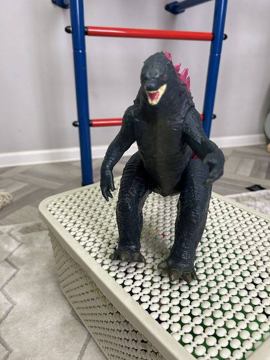 Продам Гориллу и Годзилла игрушки