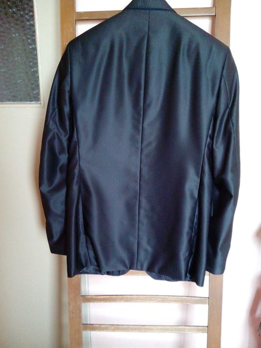 Абитуриентски костюм