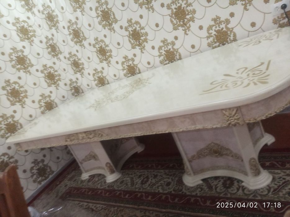 Продается стол стулья 12 стульев