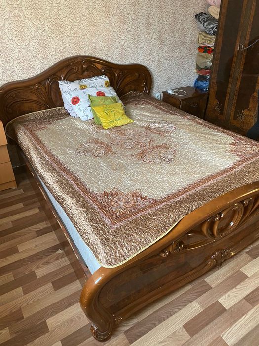 Срочно продам спальный гарнитур!