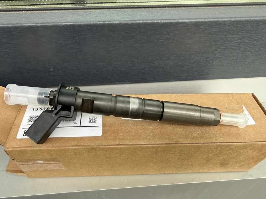 Injector bmw 750d f01 381cp