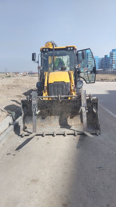 3в1 Экскаватор погрузчик Трактор