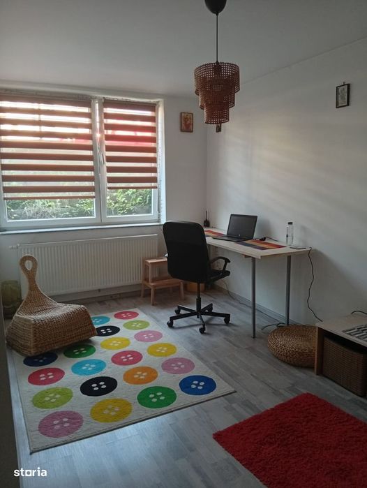 Inchiriere garsoniera cu birou decomandata Avantgarden 4 Brasov