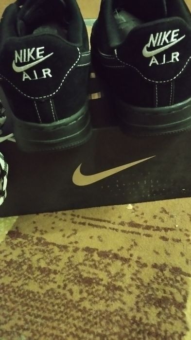 ,Продам мужские кроссовки.