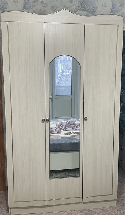 Продам шкаф с комодом